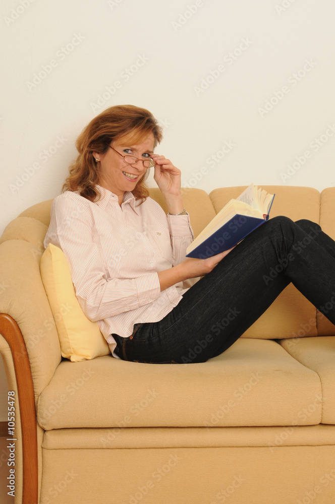 zuhause auf der Couch zuhause auf der Couch