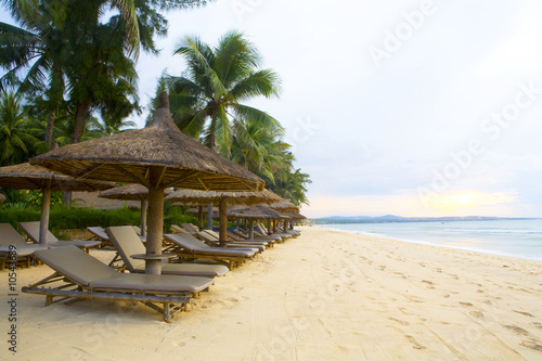 Fototapeta Naklejka Na Ścianę i Meble -  tropical resort beach at sunny day