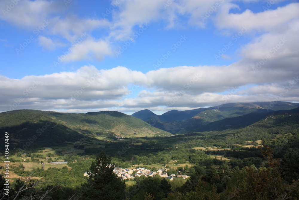 Fototapeta premium Village de montagne,Le bousquet,Pyrénées