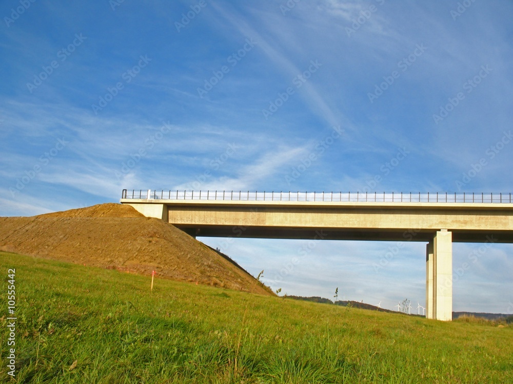 Neubau einer Autobahnbrücke Neubau einer Autobahnbrücke