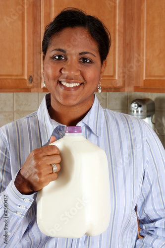 Woman standing in the kitch...