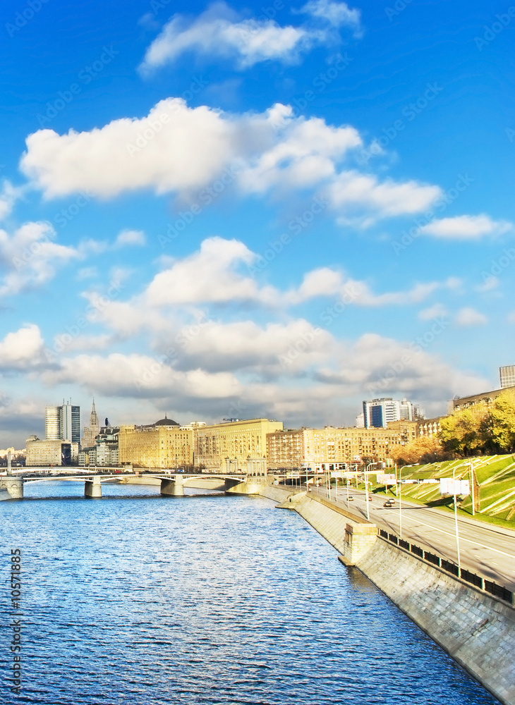 Obraz premium quay of the moscow
