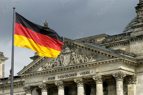 Fahne vor dem Reichstag in Berlin