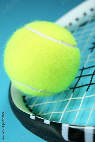 Tennisball und Schläger © victoria p.
