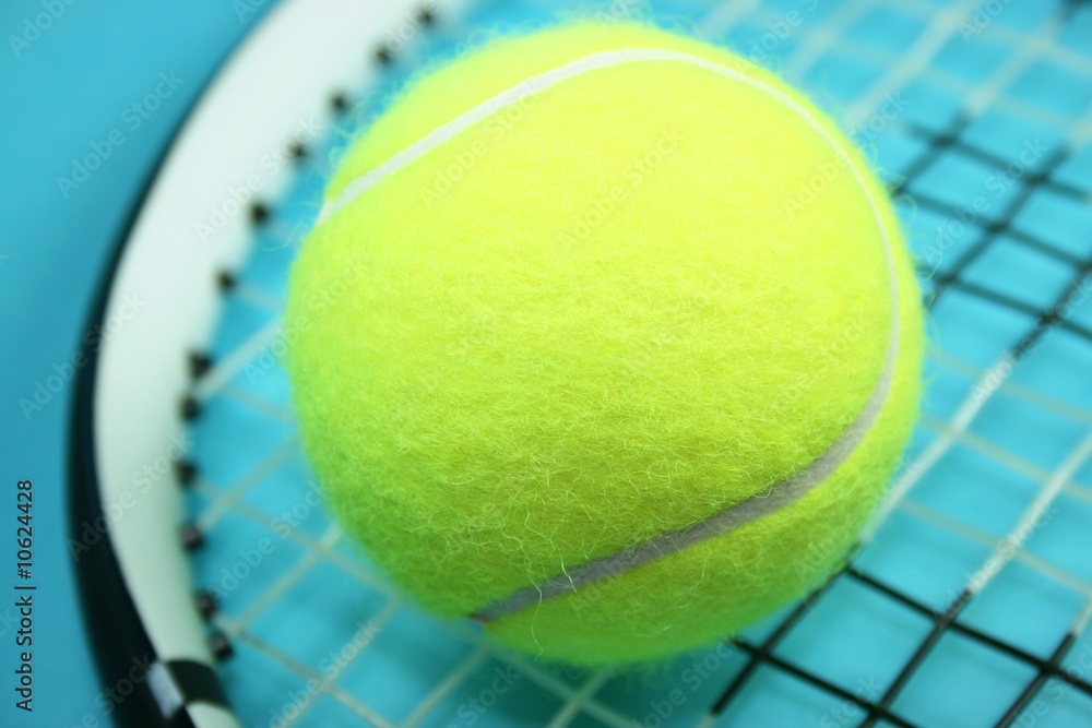 Tennisball und Schläger