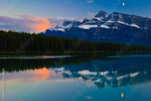 Sunset in Banff © Yuguesh Fagoonee