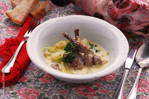 Brodo di agnello con patate - Cucina del Quarnero - Croazia photo