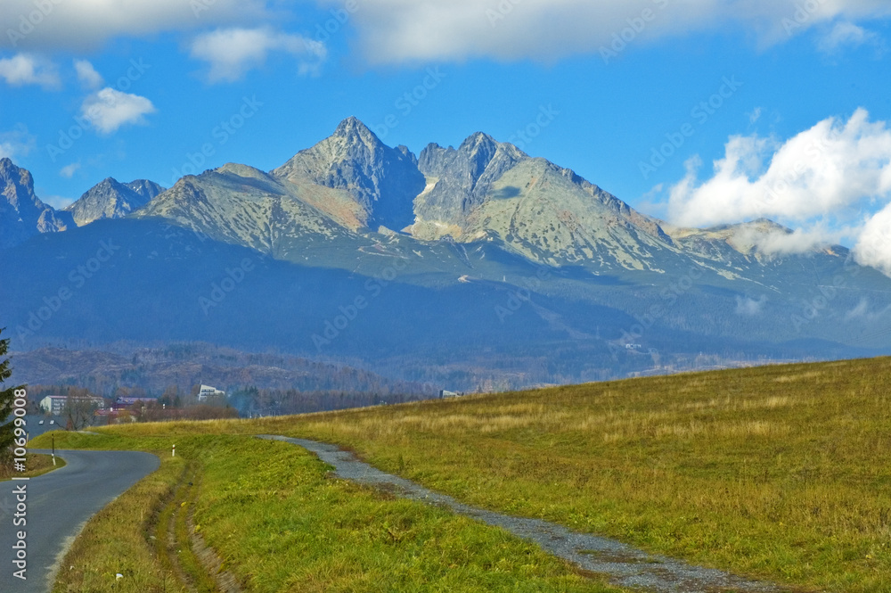 Obraz premium Road in mountains