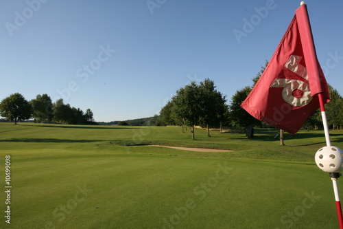 Golffahne eines 16. Lochs