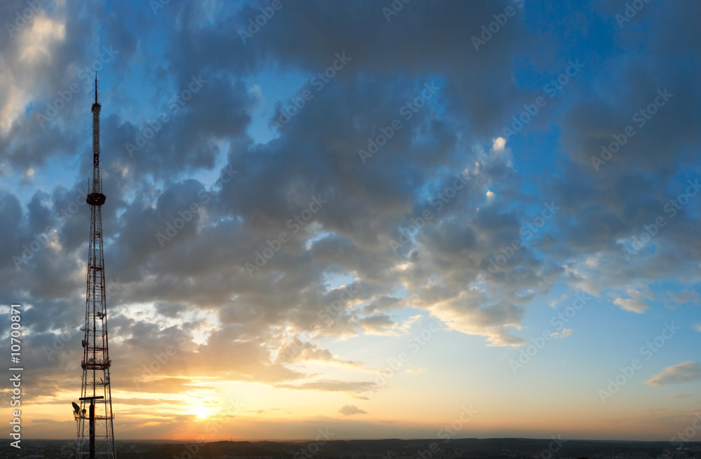 Obraz premium Sunset and tower
