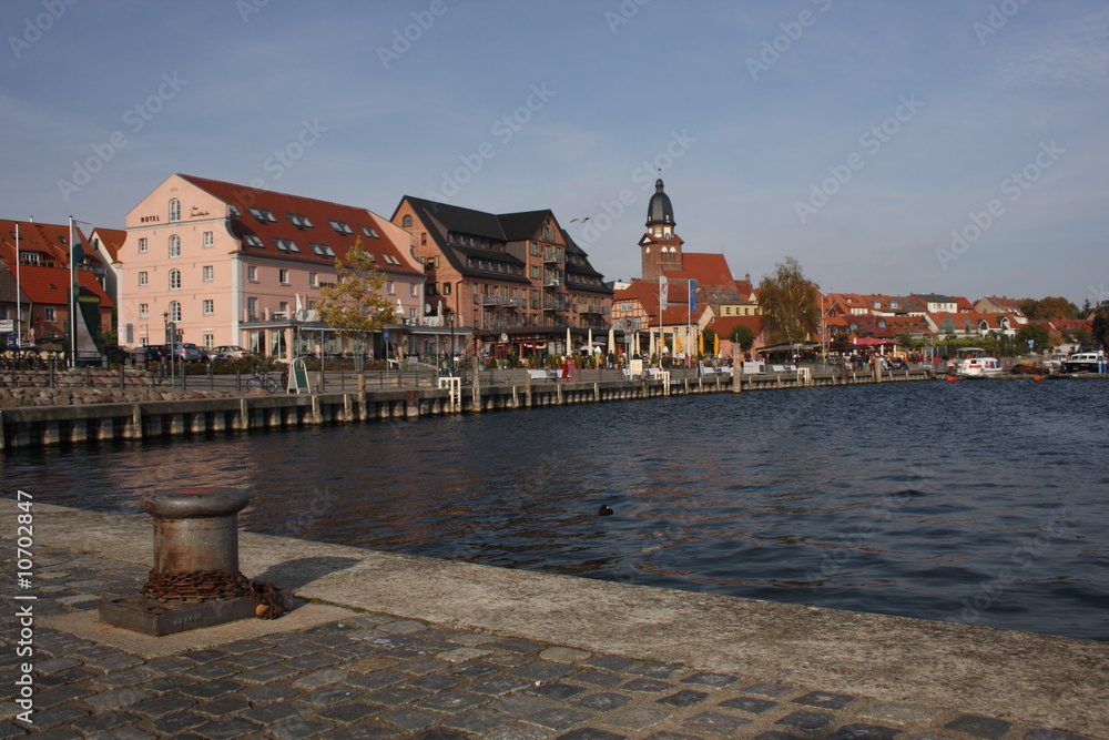Obraz premium Am Hafen in Waren an der Müritz