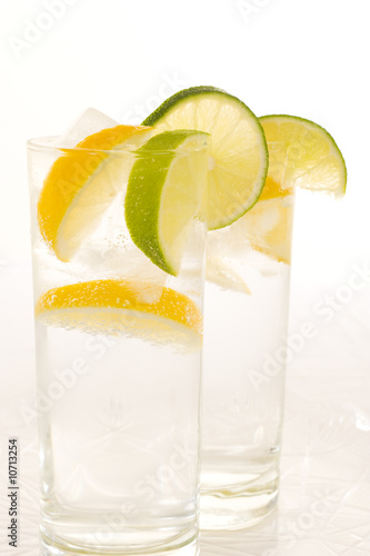 Water with fresh lemon