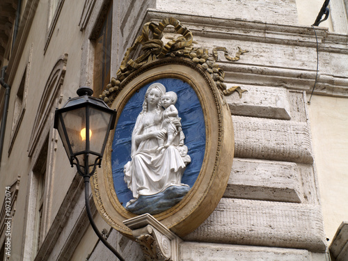 madinnina su palazzo chigi a roma photo