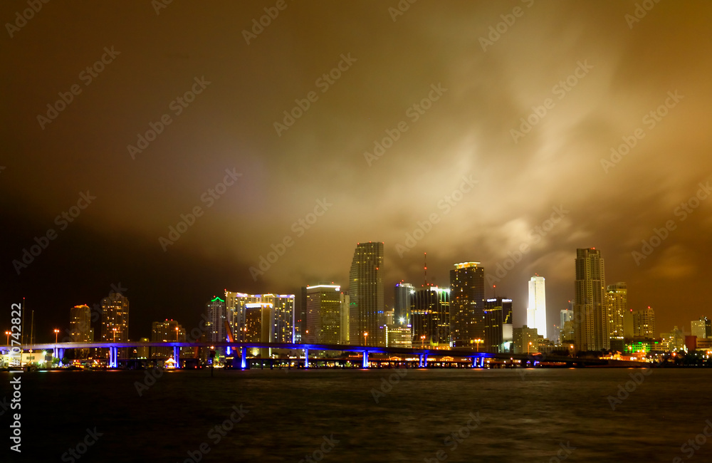 Obraz premium Miami City skyline at a stormy night
