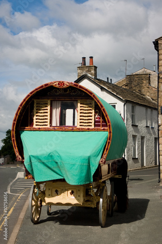 Canvas Print A traditional carved gipsy caravan