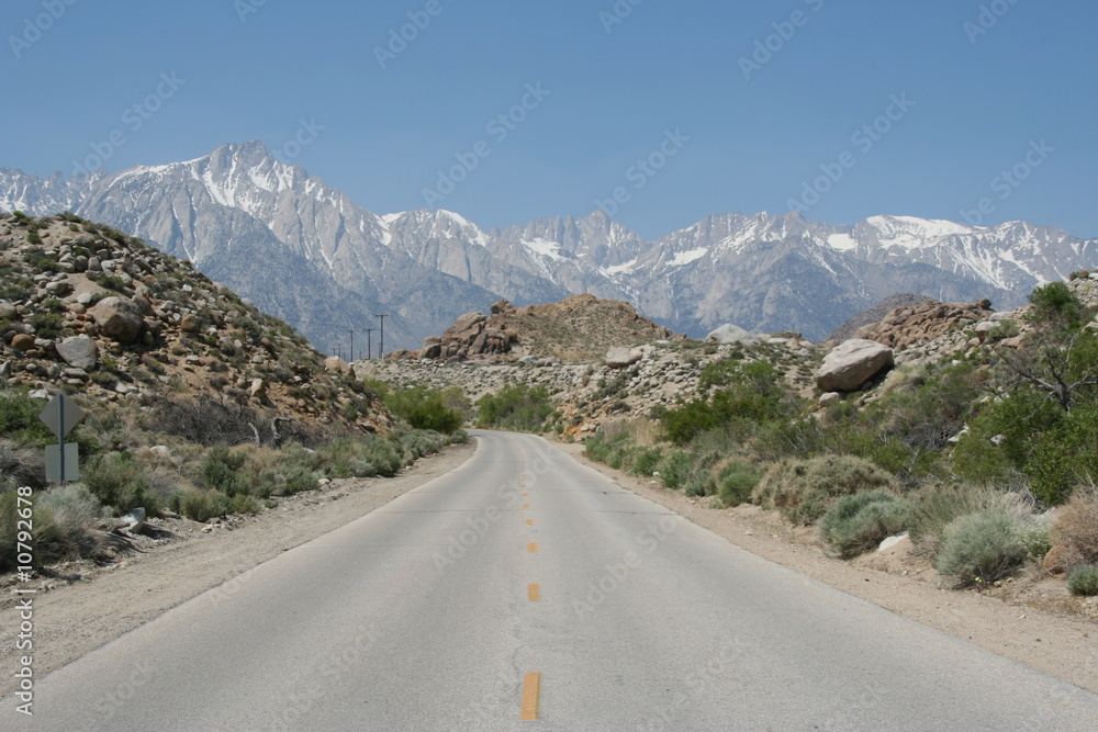 Strasse Richtung Mount Whitney (Sierra Nevada), CA - USA