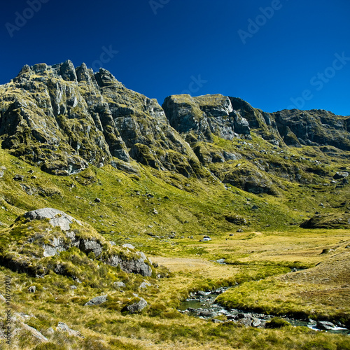 Bild auf Leinwand green valley on routebourn track