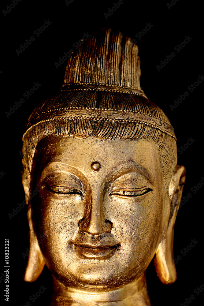 Bouddha doré sur fond sombre Stock Photo | Adobe Stock