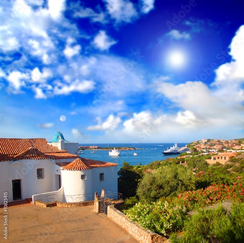 Sea landscape with cloudy sky and sun