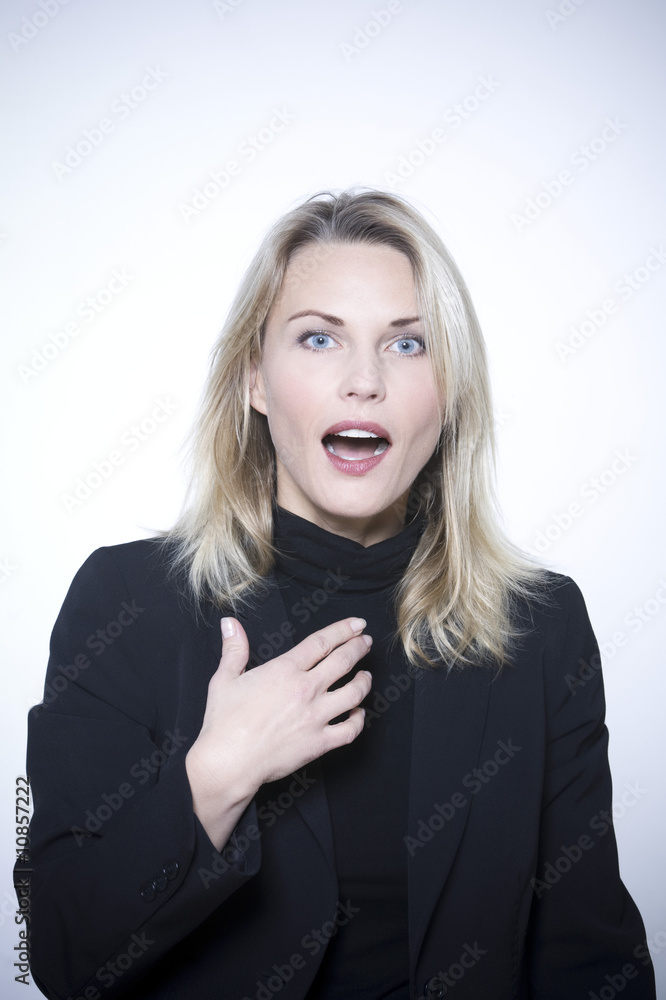 Obraz premium beautiful surprised woman