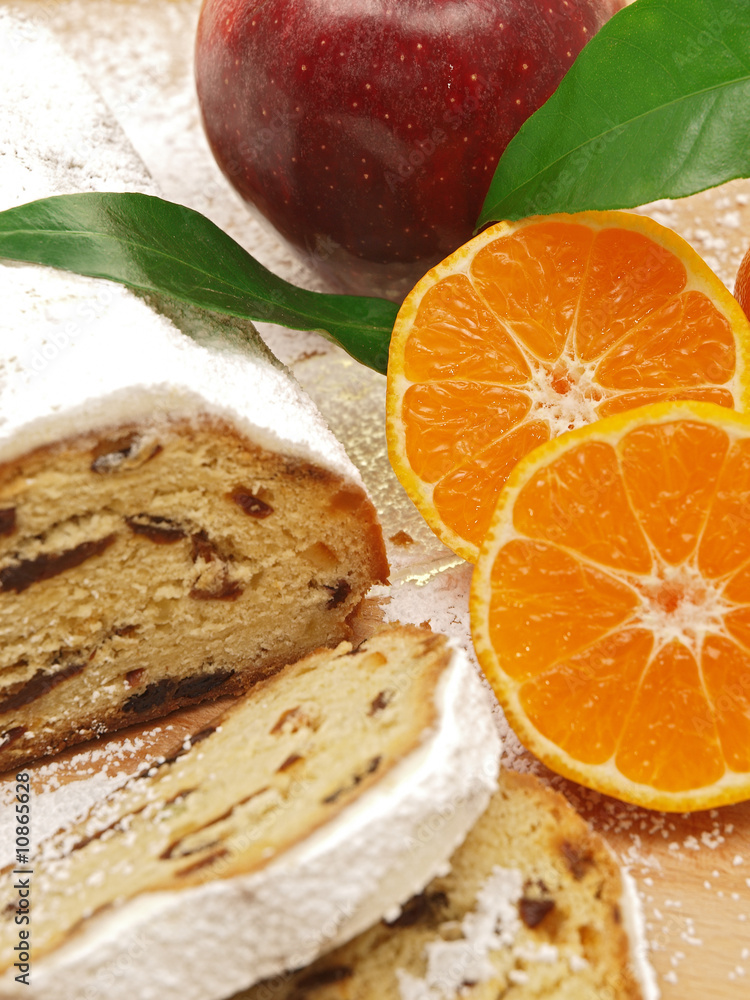 feinster butterstollen mit marzipan und getrockneten früchten feinster butterstollen mit marzipan und getrockneten früchten