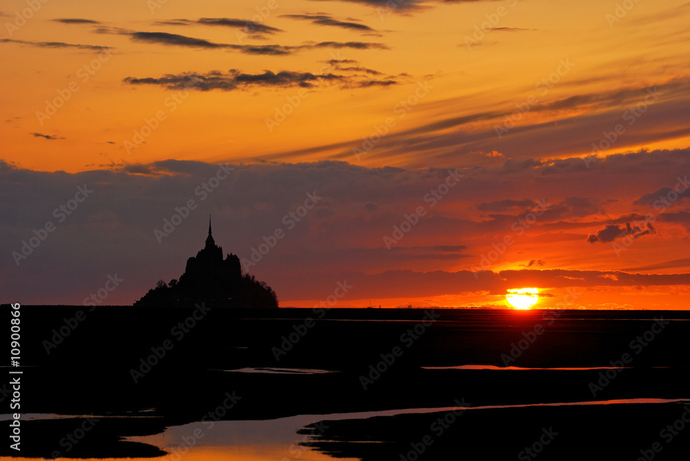 Coucher de soleil sur la baie du Mont St Michel