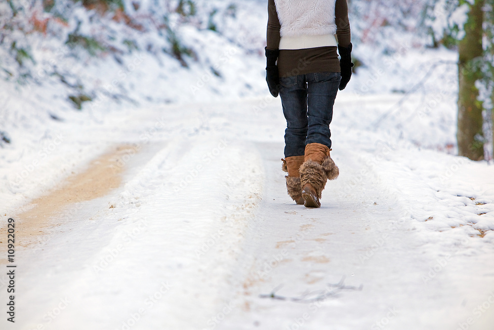 Frau im Schnee Frau im Schnee