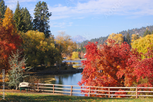 Fall Foliage, Deschutes River at Drake Park in Bend, Oregon