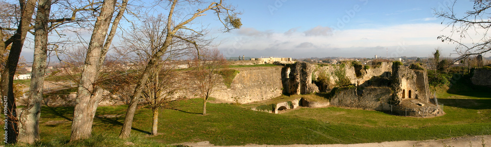 vestiges du château médiéval des Rudel à Blaye