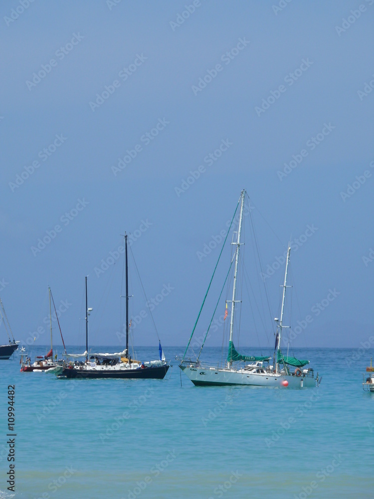 Yachten vor Galapagos