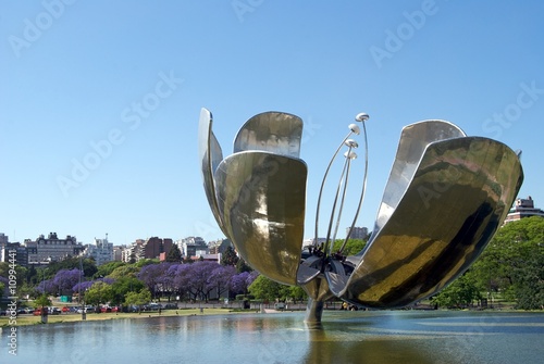 Fontana Floralis Generica, Buenos Aires photo