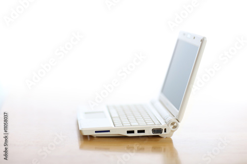 Ultra-portable notebook computer photo