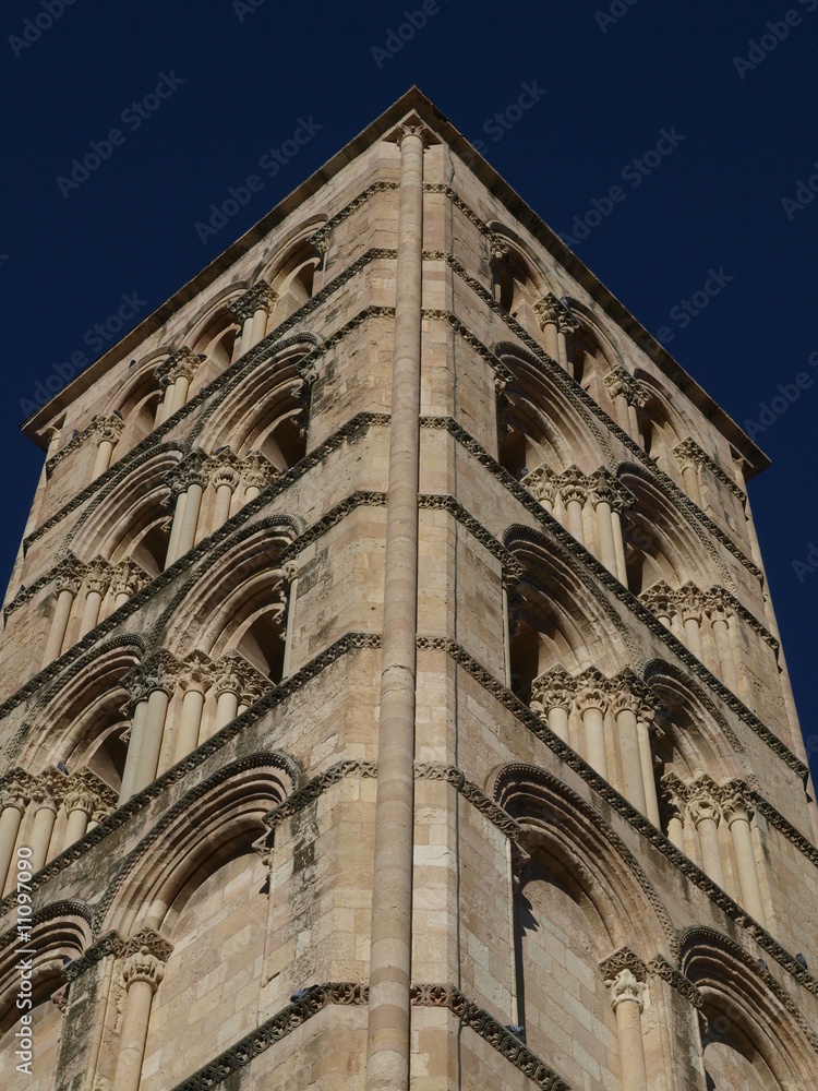 Torre románica de la iglesia de San Esteban en Segovia
