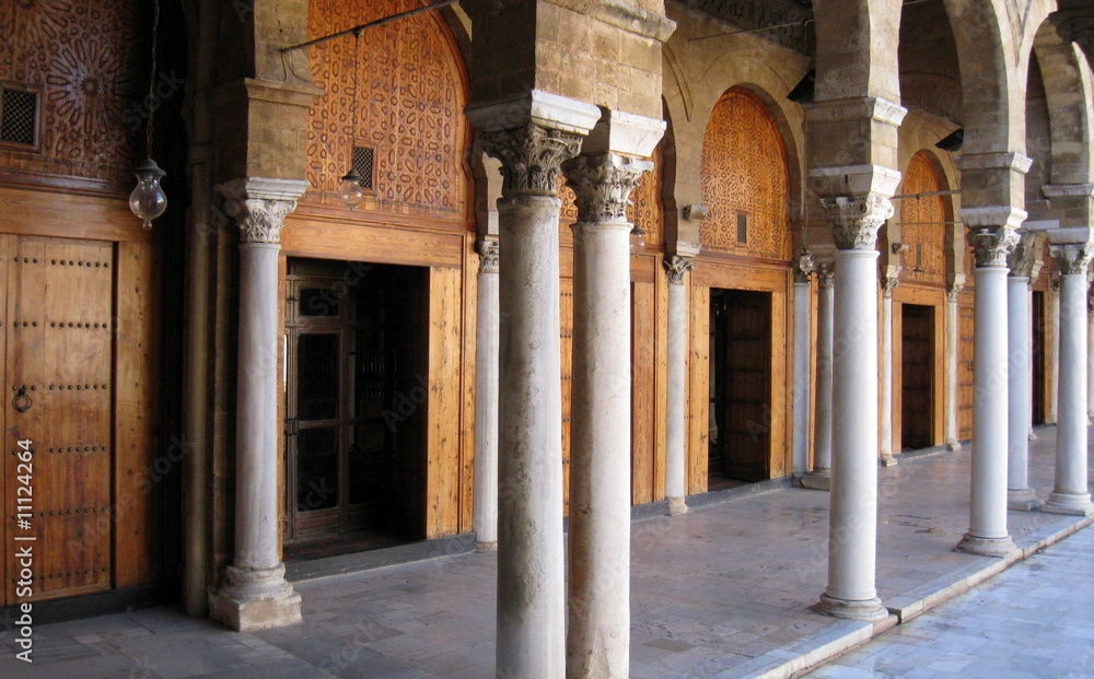 cour de la mosquée zitouna (tunis) cour de la mosquée zitouna (tunis)