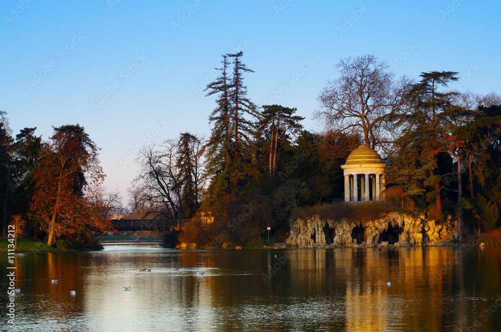 Fototapeta premium Paris theatre grec au lac daumesnil