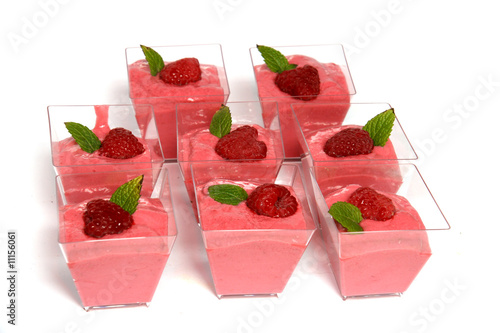 mousse de fromage blanc aux framboises photo