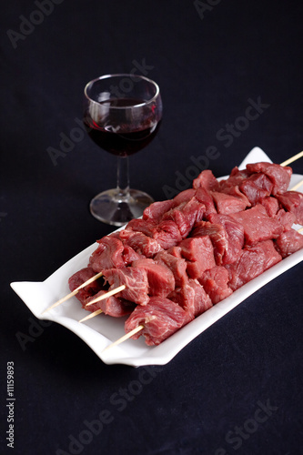 Obraz na płótnie Brochette de boeuf cru w salonie
