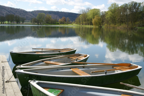 Canvas Print Pleasure boats in front of scenic landscape