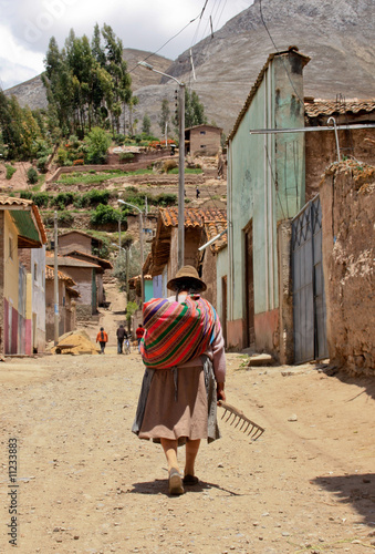 Bäuerin in traditioneller Kleidung, Peru