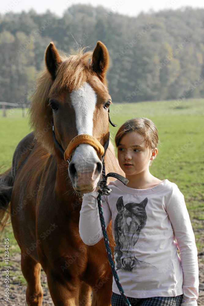 Obraz premium Kind mit Pony