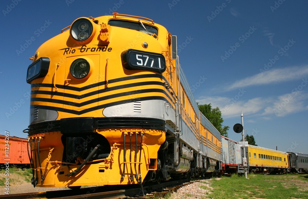 Fototapeta premium yellow engine