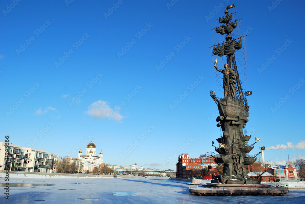 Ciel bleu et Moskova gelée
