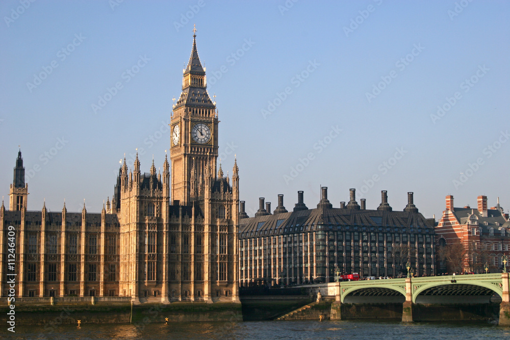 Fototapeta premium Houses of parliament across River Thames