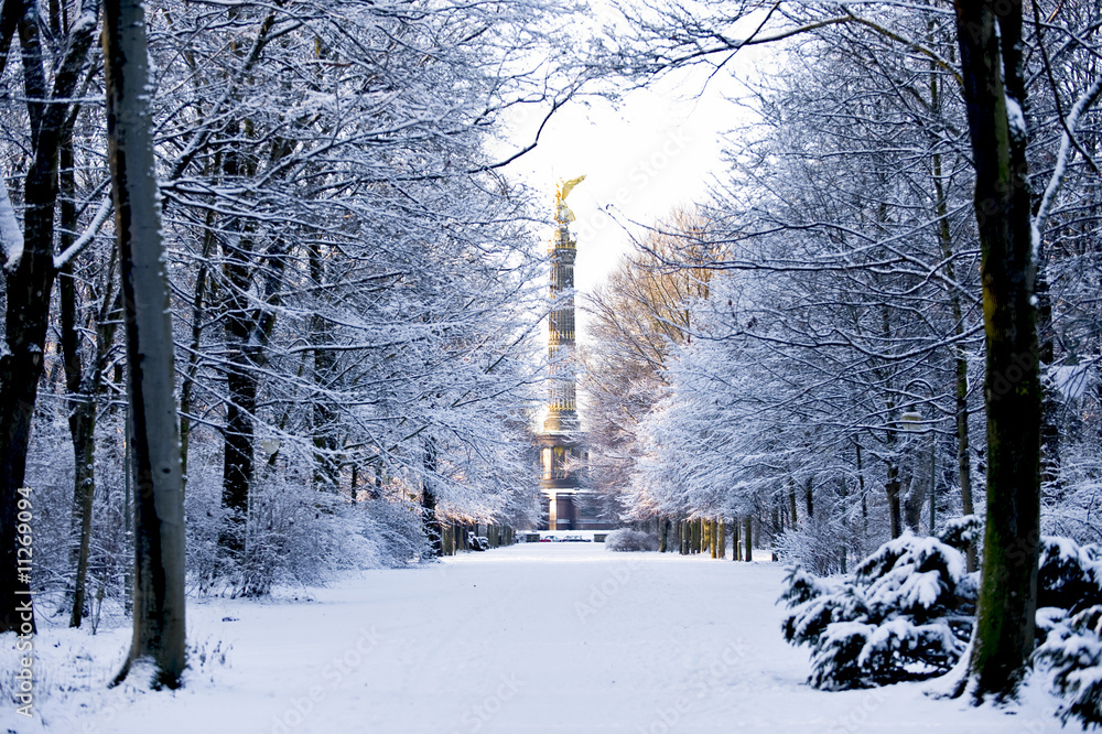Fototapeta premium Stadtpark am Goldenen Engel.