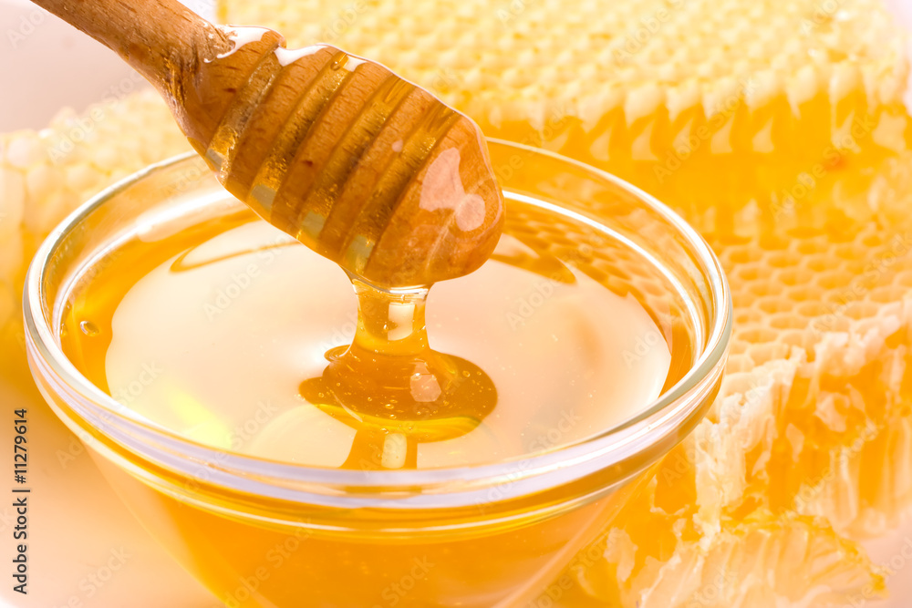 Fresh honey with honeycomb - obrazy, fototapety, plakaty 