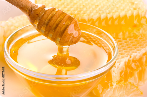 Fototapet Fresh honey with honeycomb