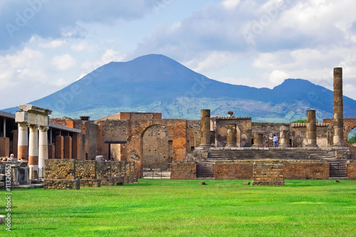 Obraz na plátně Vesuvius and Pompeii