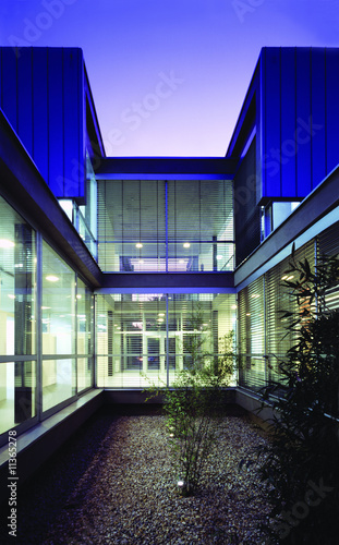 Modern office building_detail