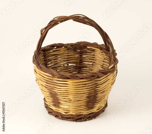 Konstfotografi empty wicker basket on withe background