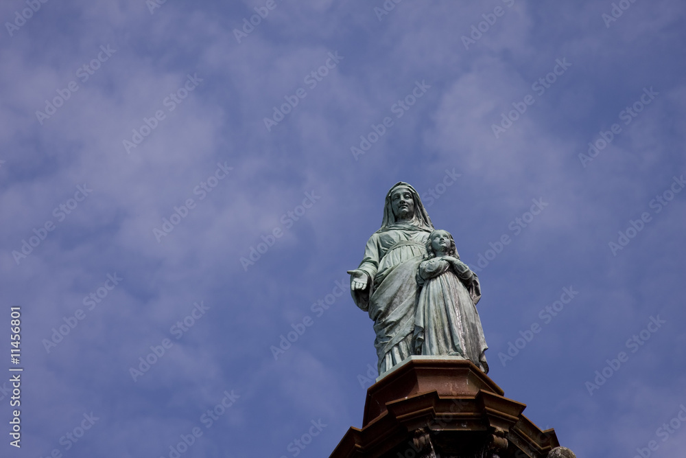 Statue de sainte Anne